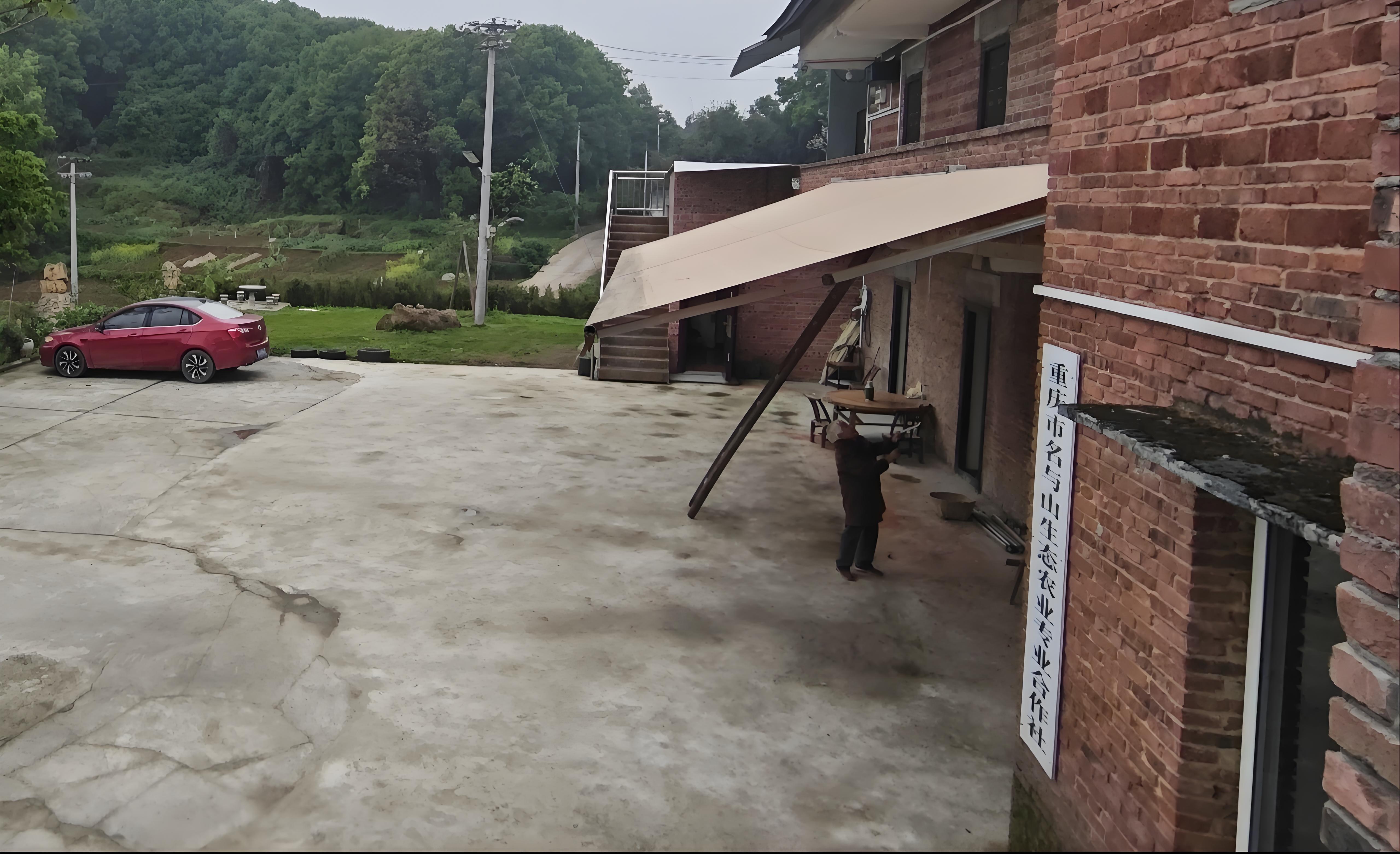 重庆歌乐山某农村安装伸缩蓬-工作记录-伸缩蓬