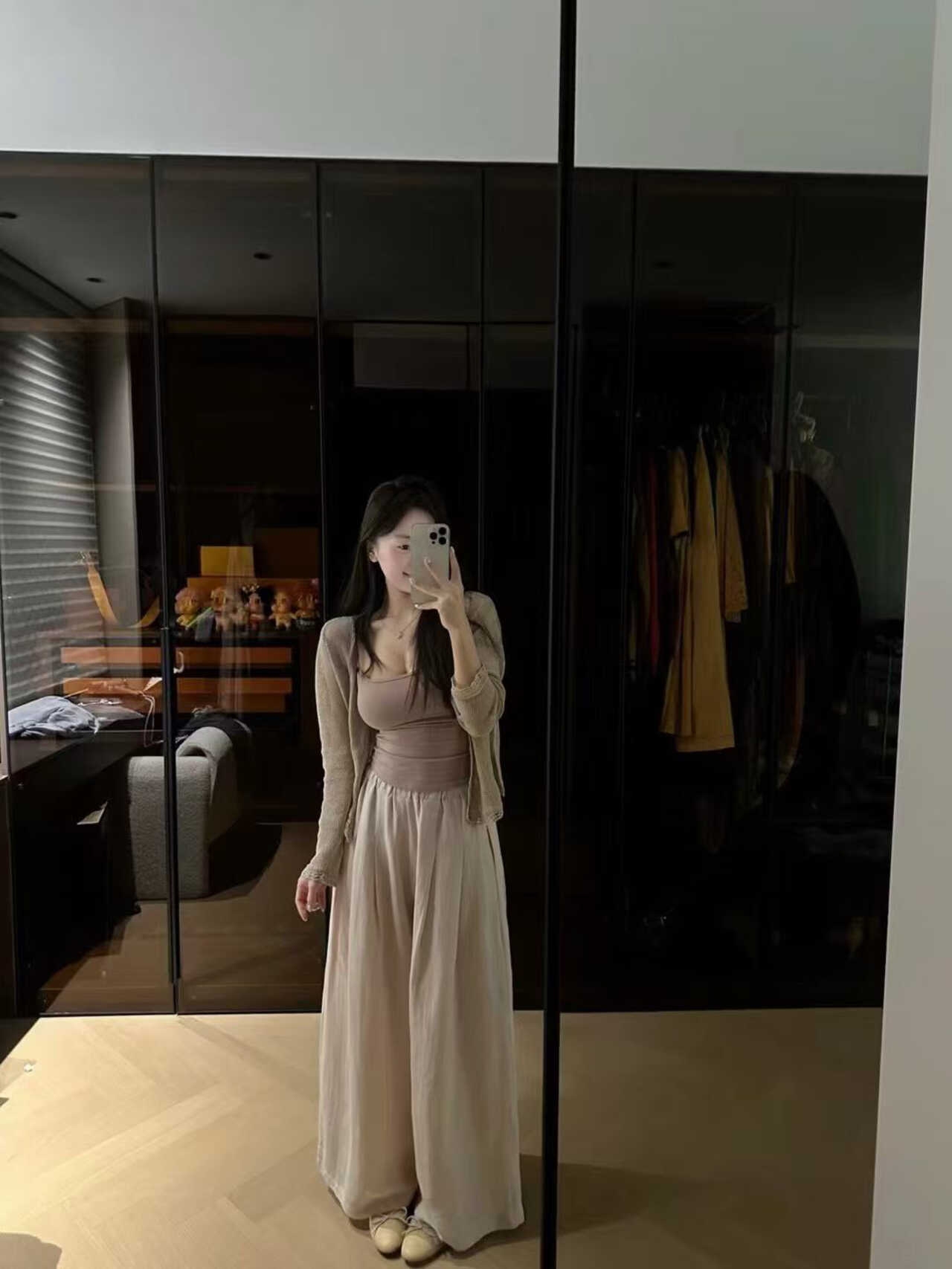 【萌屋女装】小女人纯色系简约针织开衫+背心+休闲裤套装-商品图